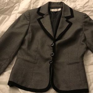 Tahari 2 piece woman’s suit